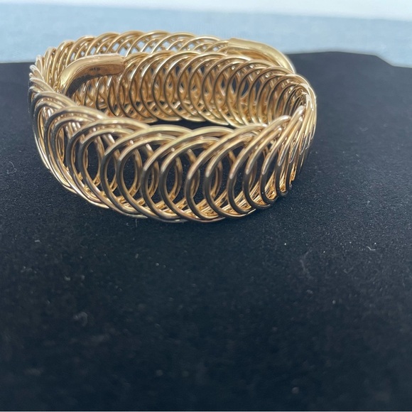 Elegant Gold-Tone Spiral Bracelet - Picture 1 of 3